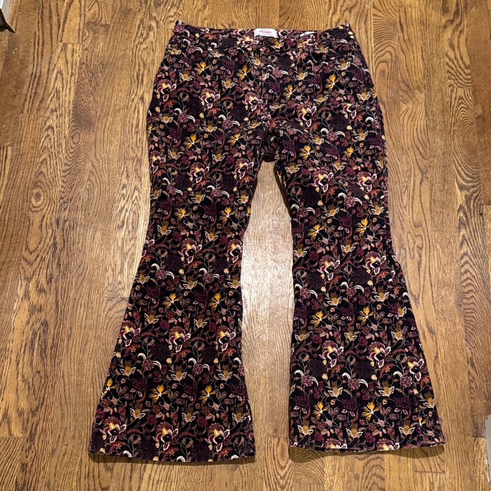 Wrangler High Rise Fierce Flare Corduroy jeans size 18x30 - Picture 1 of 6